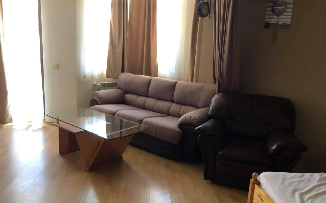 Flora Apartment 612A