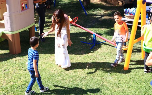 The Ray Hotel & Studios