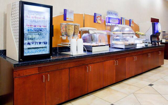 Holiday Inn Express Hotel & Suites Charlotte Arrowood by IHG