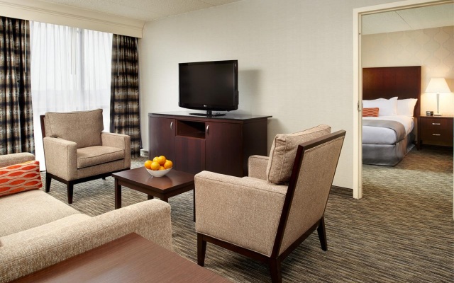 DoubleTree by Hilton Detroit - Dearborn