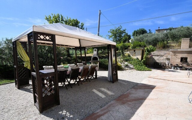 Charming 2-bed Apartment in Petritoli
