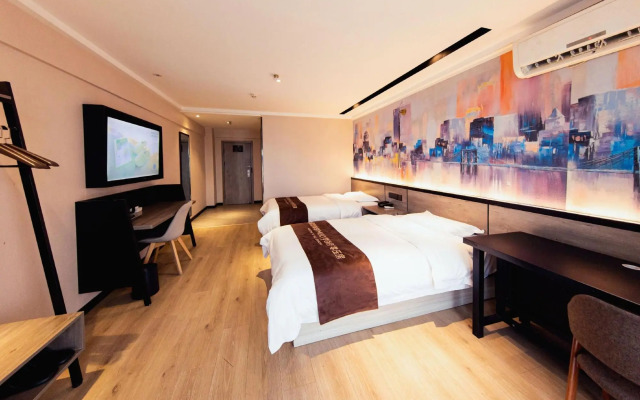 Huayi City Hotel (Wuhan Wujia Shandong Wudao Light Rail Station)