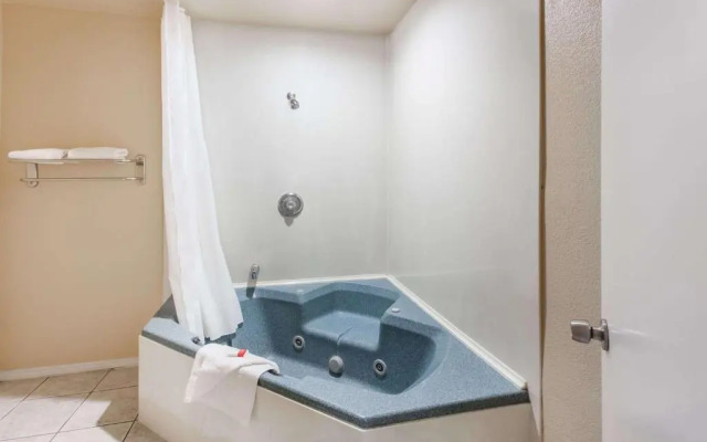 Travelodge by Wyndham San Diego SeaWorld