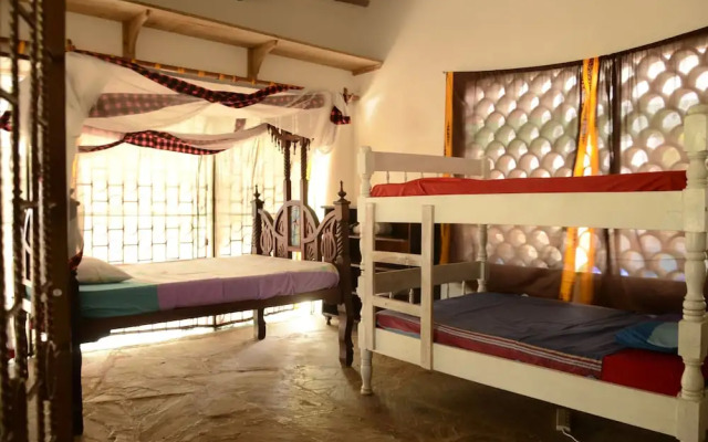 Kirathimo Explorers Oasis Diani - Hostel