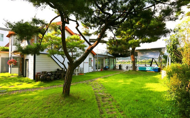 Yangpyeong Ganggaui Achim Pension