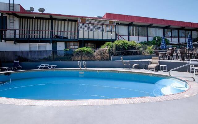 OYO Hotel Medford North OR