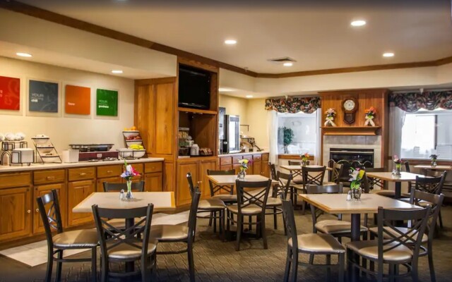 Comfort Inn & Suites Geneva - West Chicago