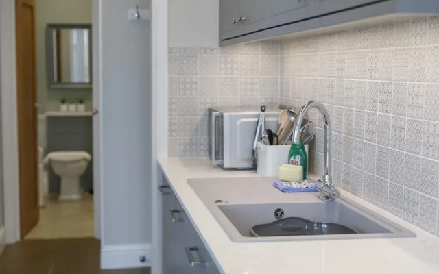 The Grove Apartment With Free on Street Parking
