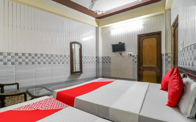 OYO 48507 Hotel Gayatri Delux