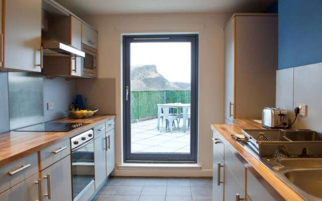 3 Bedroom Apartment With Private Roof Terrace