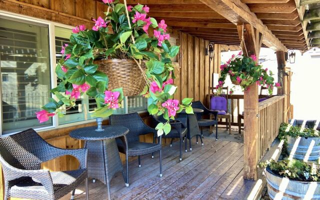 Holiday Motel & RV Park