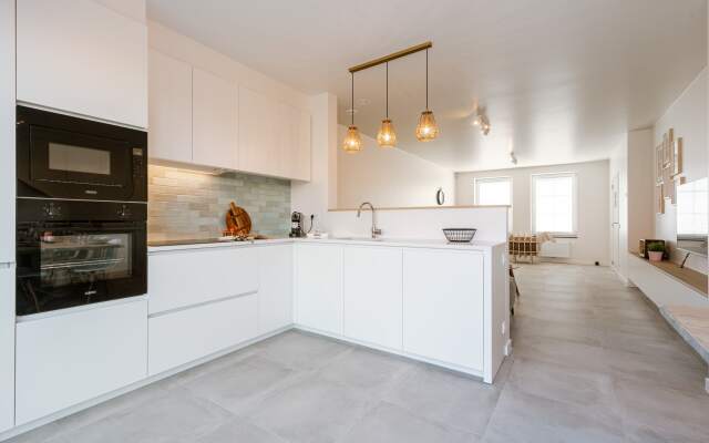 Modern House Julie With Spacious Garden and Garage