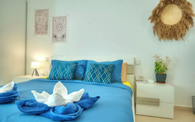 Seafront Sea View Maisonette with Yards