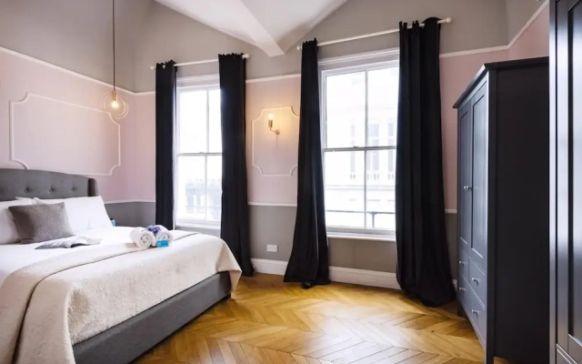 Bright 1BR + Balcony by Hyde Park