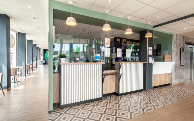 B&B HOTEL MASSY Gare TGV