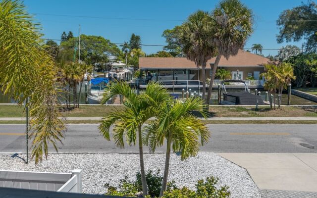 Marina Sunrise Apartment 3