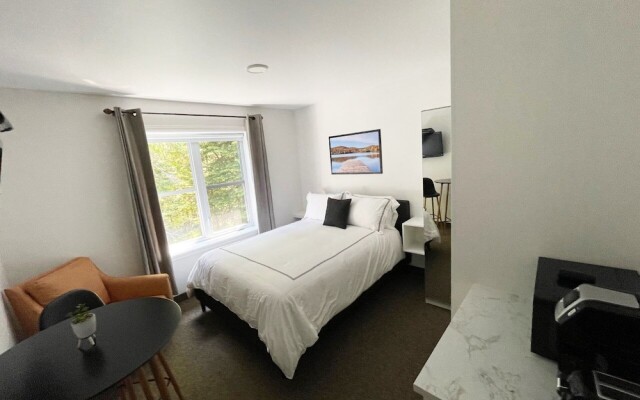 Au Sommet Du Lac Magog