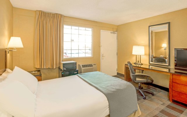 Travelodge by Wyndham Silver Spring