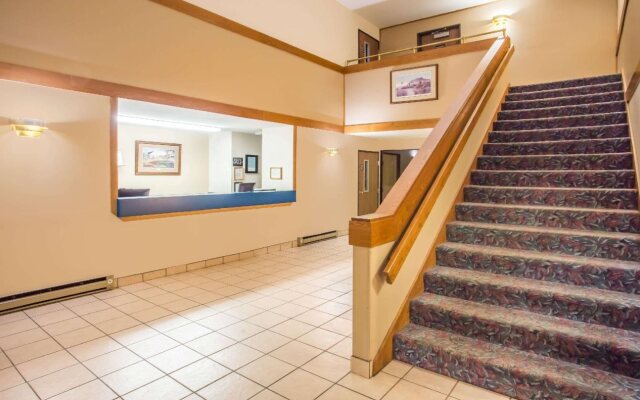 Wautoma Inn by OYO Near Airport WI 73