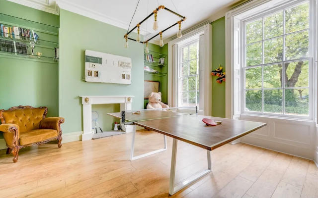 Spectacular 4BR Townhouse in Georgian Quarter, free parking