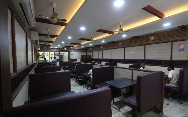 OYO Flagship 16691 Hotel Chakkaravarthi