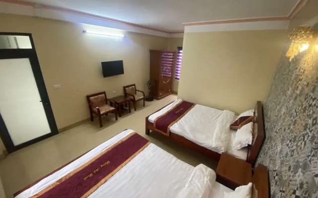 Khat Vong Viet Hotel