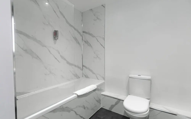 West Hull 2 bed apartment with Parking