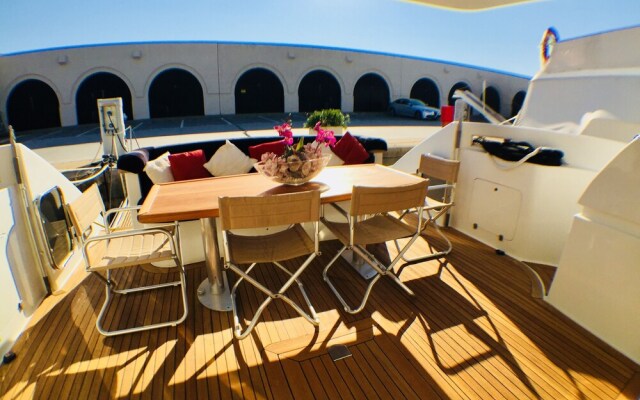 Easyacht Boat & Breakfast