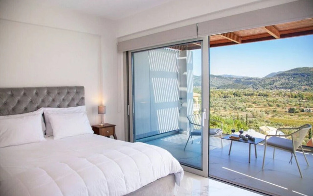 Villa O OFF White in Lefkada