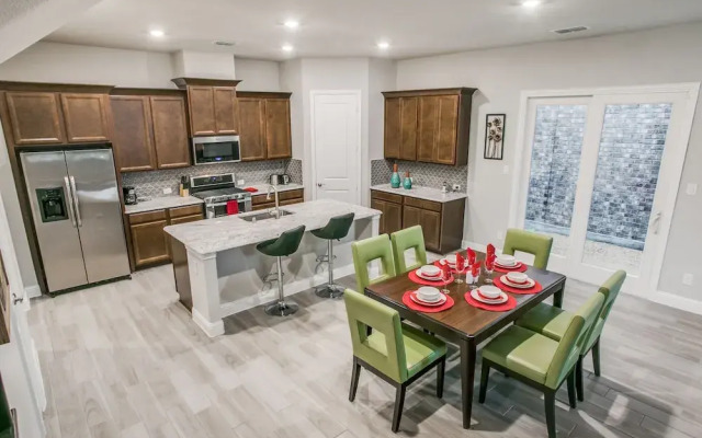 Beautiful furnished 3 bedroom Allen Home