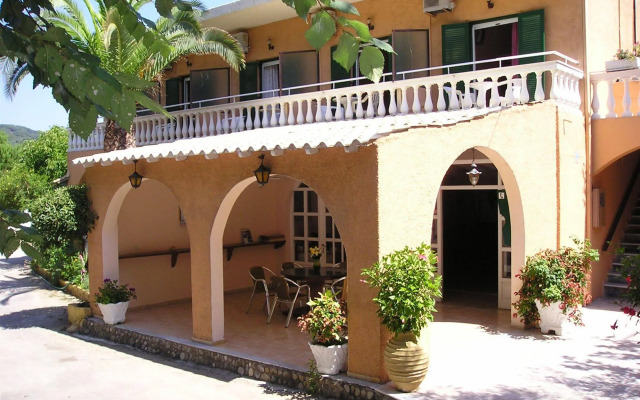 River Studios & Apartments