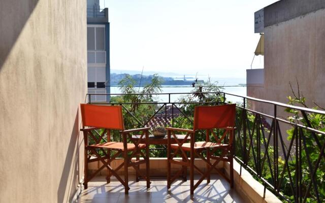 Sunny Sea-View Apartment in Halepa