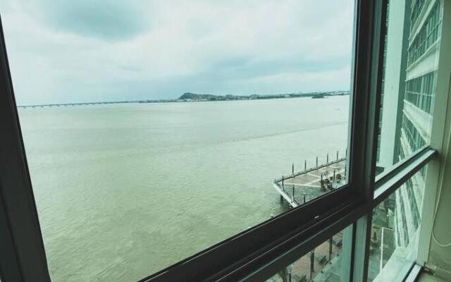 5-luxury suite Riverfront Vista al río