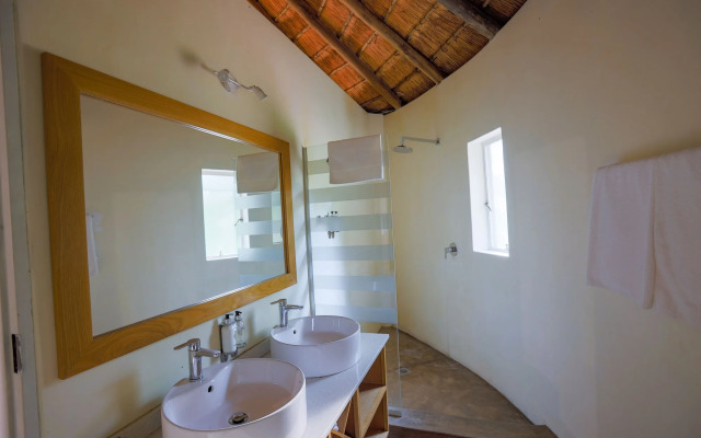 Sefapane Lodges and Safaris