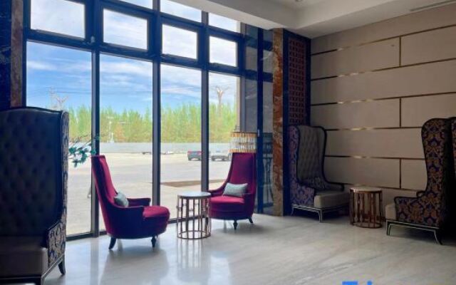 Merlinhod Zhonghua Hotel (Xilinhot Railway Station)