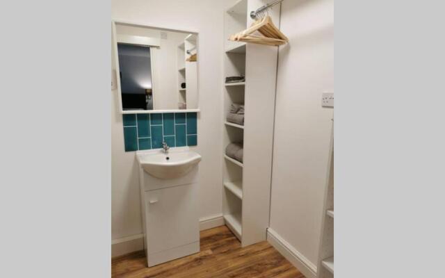 Stylish studio bungalow, close to Cardiff Centre