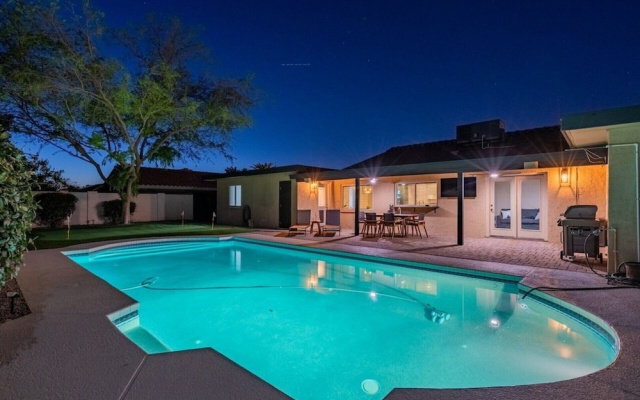 Entertainers Dream! 4 Bdrm / HTD Pool/ Games!