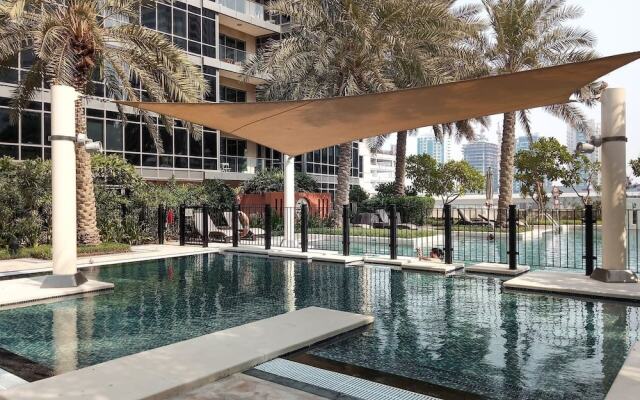 Light + Beautiful 1BR in Amazing Downtown Dubai!