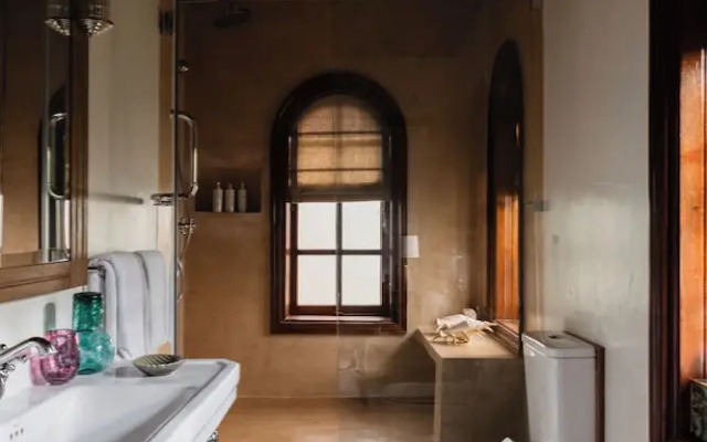 Hemingways Eden Residence