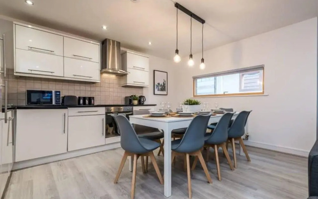 Charming 2 bedroom in Central Lpl - parking included!