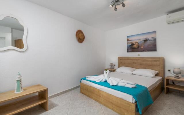 Kanava seafront apartment I