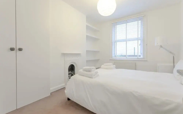 Beautiful 4 Bedroom London Riverside House