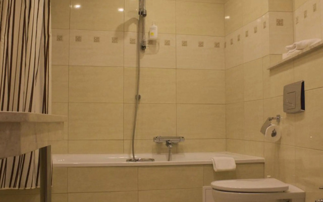Hotel Victor Pruszków DeSilva