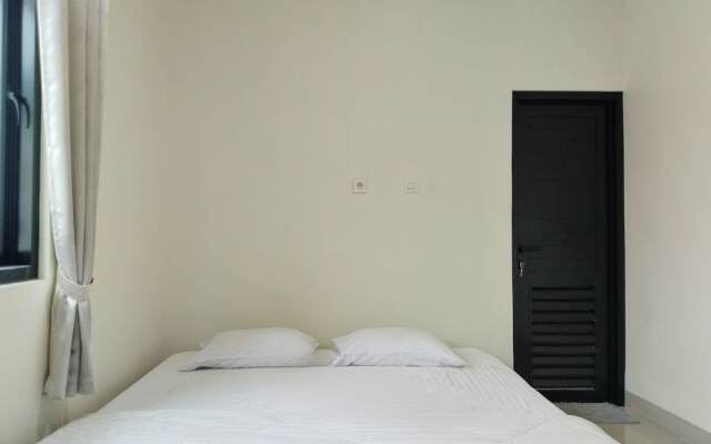 Yayah Guest House Syariah by Cocotel