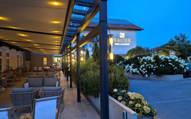 Bauer Hotel & Restaurant