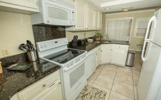 Inlet Reef 606 2 Bedroom Condo by RedAwning