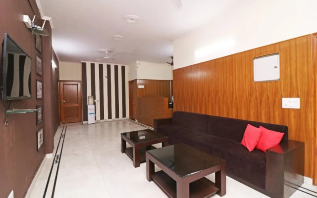 Capital O 15124 Vizima Crossroad