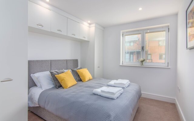 Executive Stansted Airport Apartment