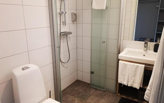 Tiraholms hotell