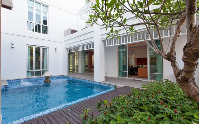 Jomtien Waree 9 with 6 bedrooms